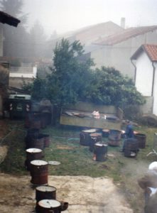Beans cooking in "caudere" during the Fagiolata