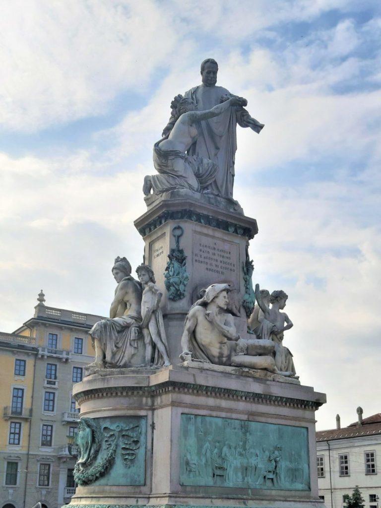 Piazza Carlina - monumento a Camillo Benso di Cavour