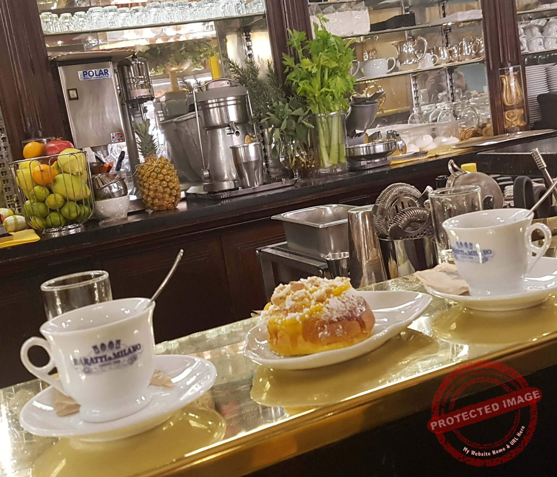caffé-con-brioche-al-bancone